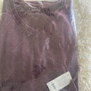 Lucky Brand Men’s XXL V neck Burgundy Tee Shirt